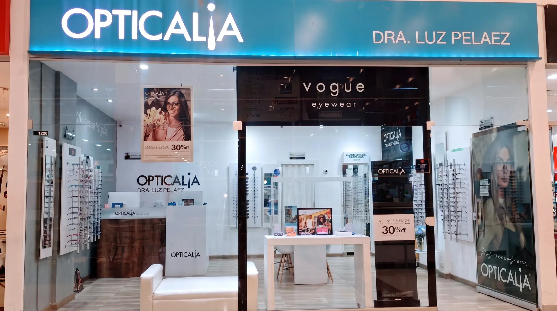 Fachada de Opticalia Dra. Luz Peláez en C.C. San Nicolás, Rionegro
